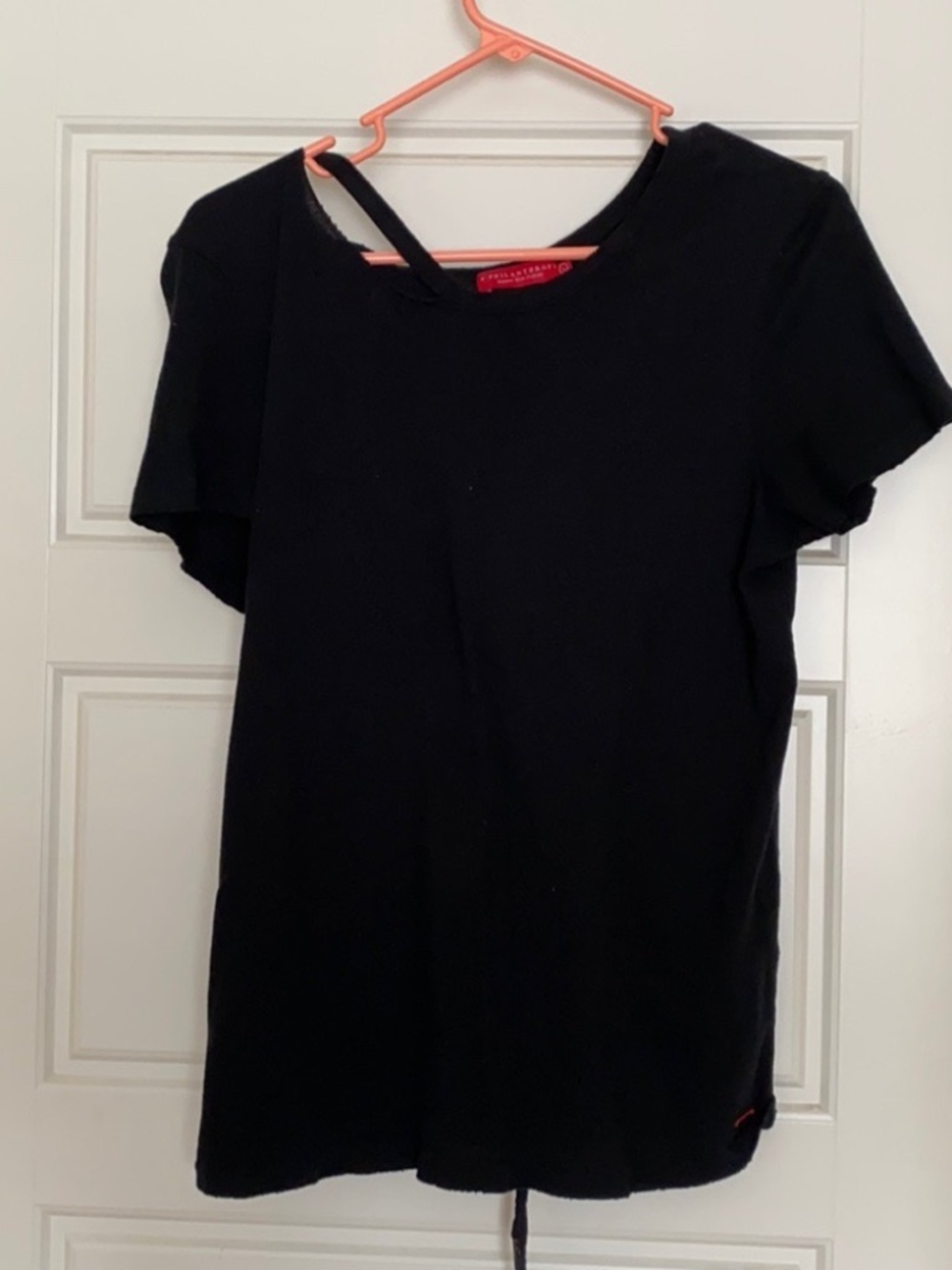 N:PHILANTHROPY SIZE LARGE CUTE BLACK TOP WITH LACE UP BACK LOT5965